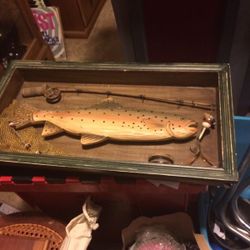 Fish shadow box
