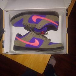 Nike Dunk Low Pro S B/ Size 9.5/ Medium Olive-Atmc Red