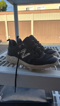 New balance, softball baseball cleats, size 5 youth boys 6 1/2 women