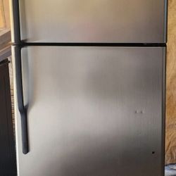 GE REFRIGERATOR STAINLESS STEEL WORKING PERFECT 