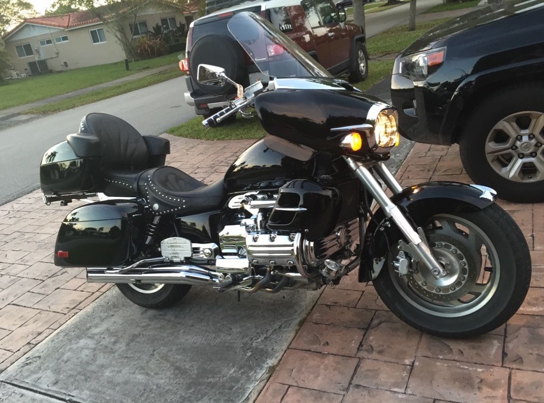 Black 2001 Honda Valkyrie Interstate GL1500CF