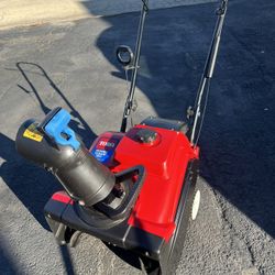Snowblower TORO  87cc  ( 4 cycle )  18” width 