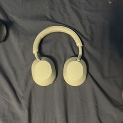 Sony XM5 