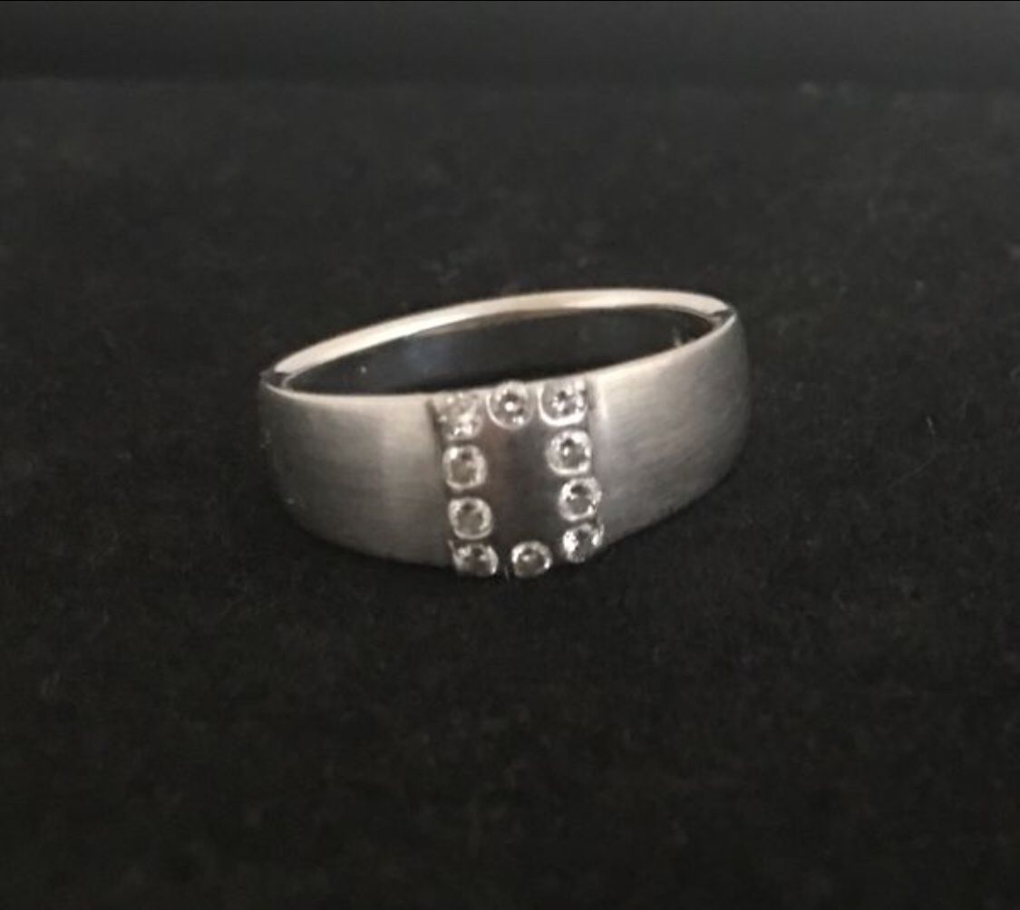 Men’s Ring designed by Sholdt, 18k white gold with diamonds. A Must See! $375 OBO