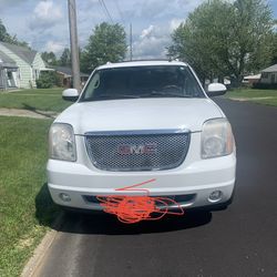 2008 White GMC Yukon Denali