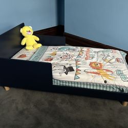 “ GAP KIDS  “ Toddlers Bed And Serta Mattress