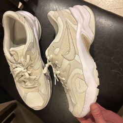 Nike AL8  Women’s 10