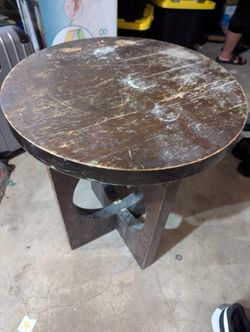 Wooden Mini Round Table