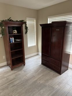 Shelves/ Cabinet/ Dresser