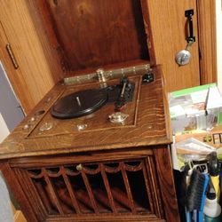 Antique Record Player That Works