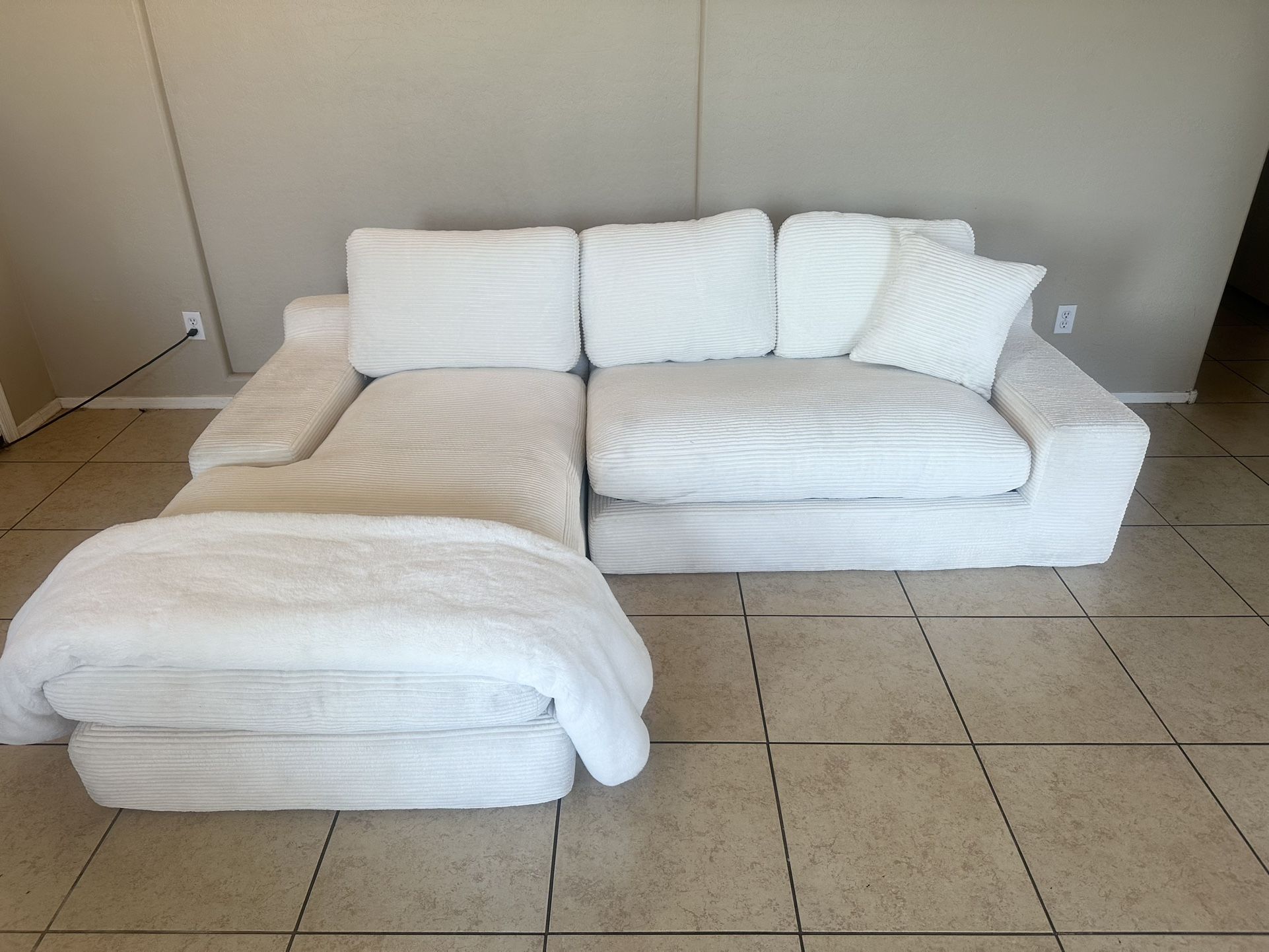 Modern Corduroy Cloud Sectional-Brand New-FREE DELIVERY 🚚 