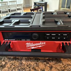 Milwaukee radio 