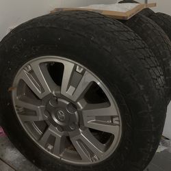 2017 Toyota Tundra Tires
