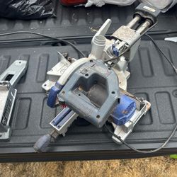 Compound miter saw