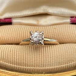 Beautiful  Antique  14 K Gold Damond Ring. Diamond Size  .40 CT  Ring Size 6.4
