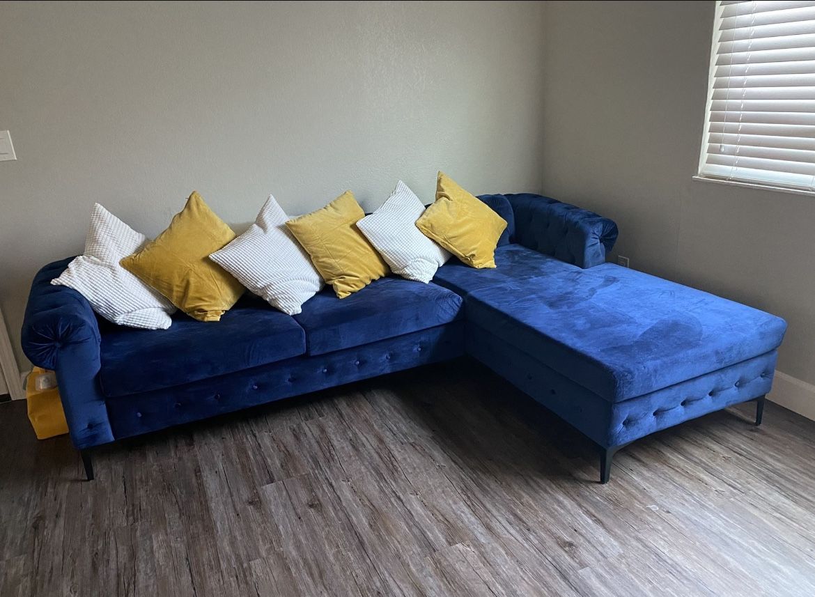 $700 Sectional Conuch,Matching Chair
