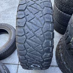 1 llanta 37x12.50r20 Nitto buenas Condiciones  $75 montada y Balanceada