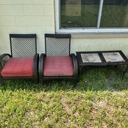 Oversized Wicker Chairs & Side Table 