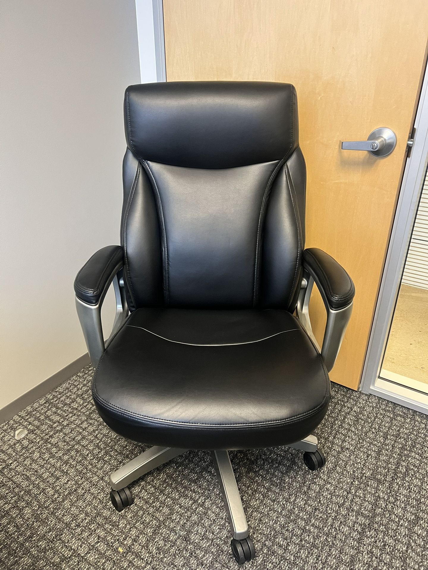 LIKE NEW - LA-Z-BOY Office Chair