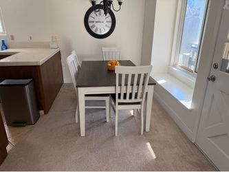 Dining table w 4 chairs