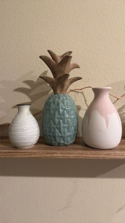 3-Piece Decorative Vase & Pineapple DΓ©cor Set