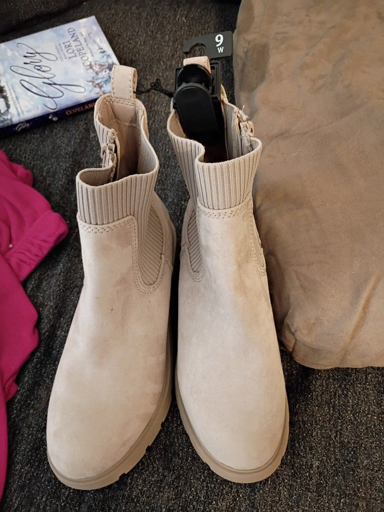 Women's Boots Size 9