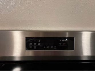 Frigidaire Stove w/ Built-In Air Fryer