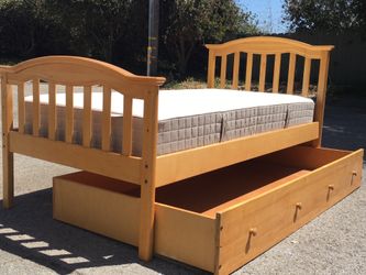 ••••Twin Trundle Bed With Mattress ••••