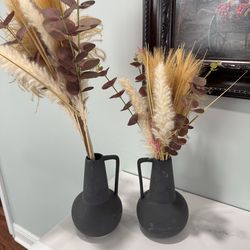 Home vases decoraction, color grey and are in glass H-9”