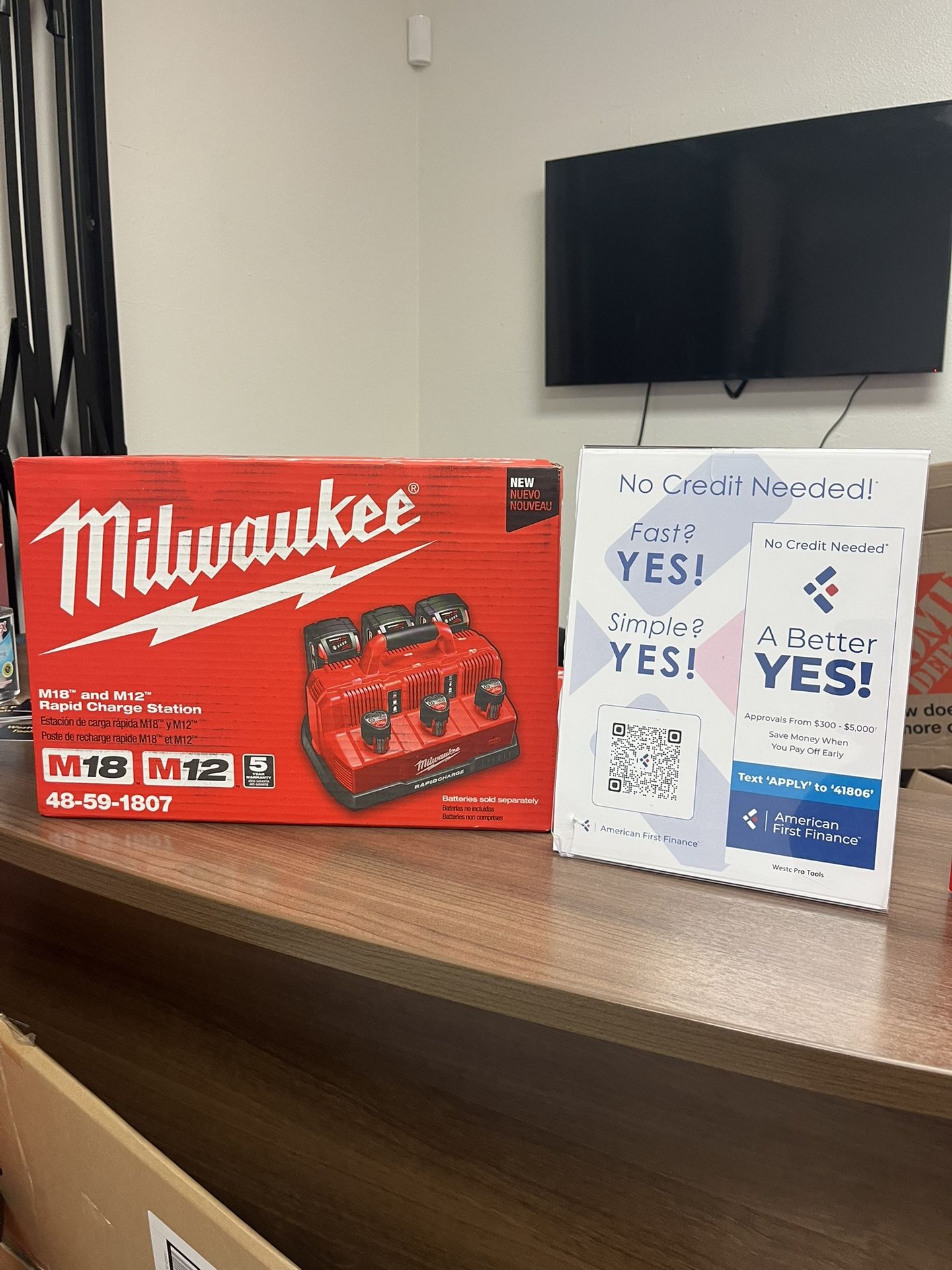 Milwaukee M18 And M12 Rapid Charger Station