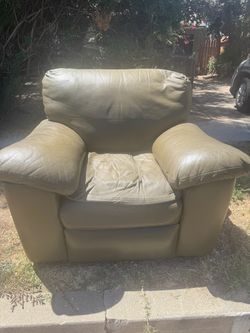 Free lazy boy leather chair