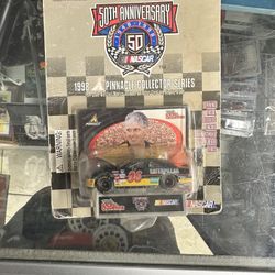 Hot Wheels Die Cast Vintage Collectible Toy Unopened 1998 Pinnacle Collector Series NASCAR 50th Anniversary Edition 96 Caterpillar Car