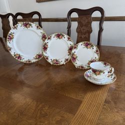 Royal Albert Old Country Roses Bone China England 1962 Royal Albert Ltd. 