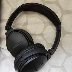 Bose Noise Cancelling Headphones 