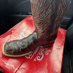 Fish Tails Men Boots Size 8 