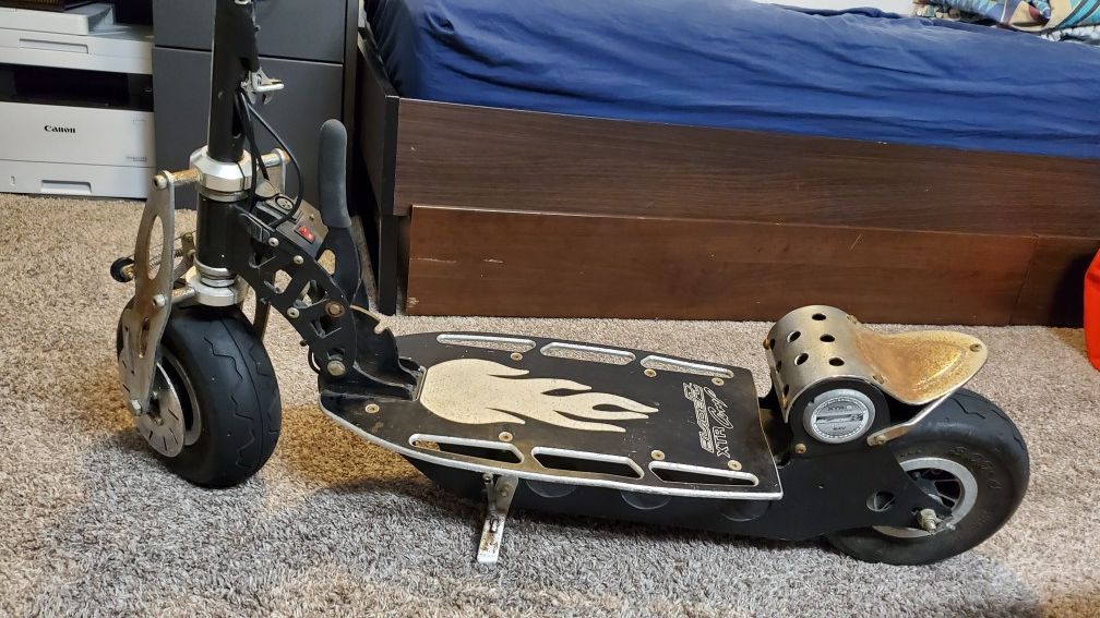 Electric bladez Scooter 450 xr _original with brand new battery