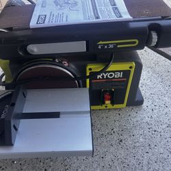 Ryobi Belt/Disc Sander w/ new package of sanding belts