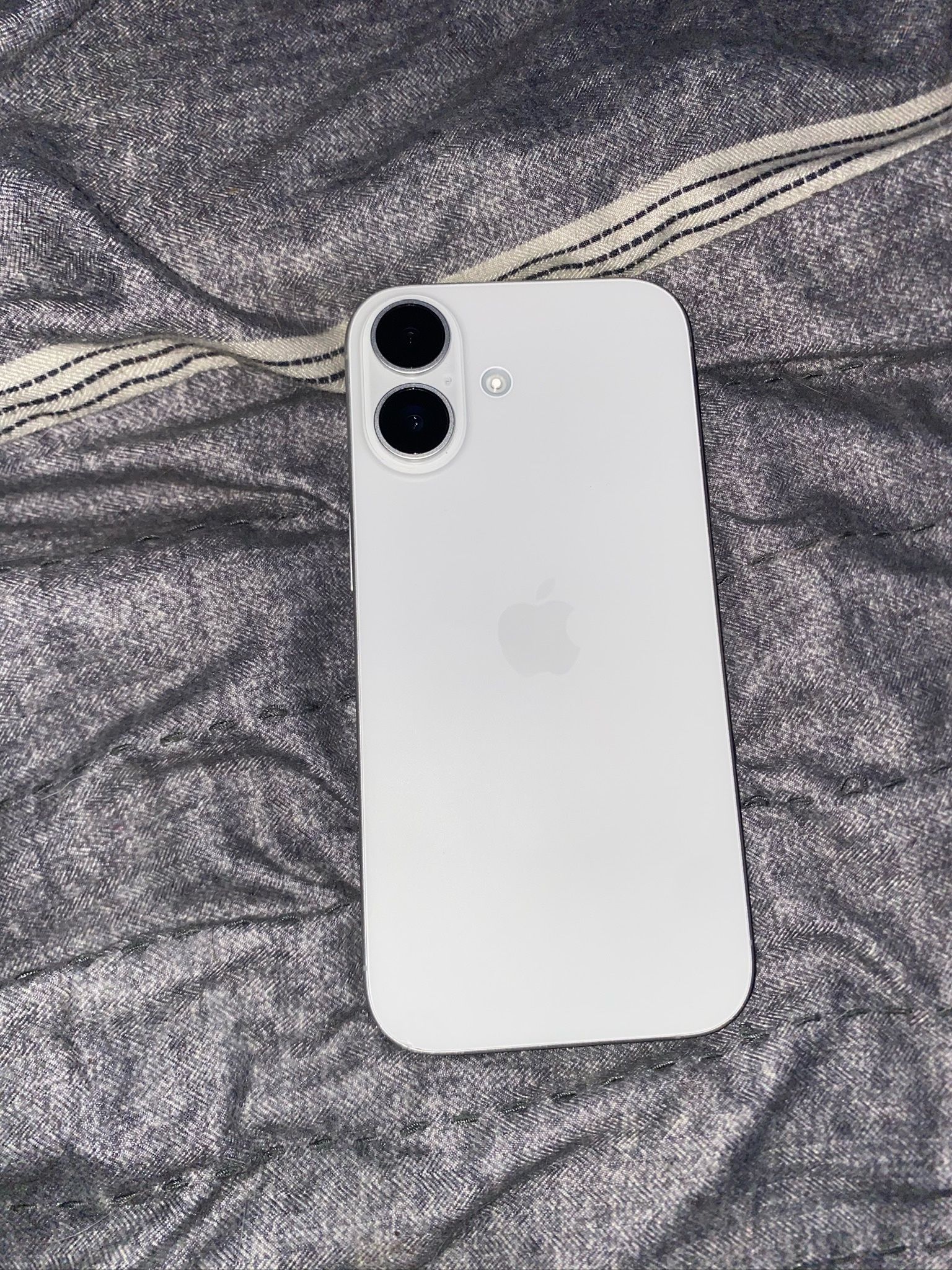 iPhone 17 256GB/ Unlocked, Comes With Everything Original