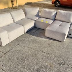 6 Pc Modular Sectional Couch With Built In Bluetooth Speaker 
