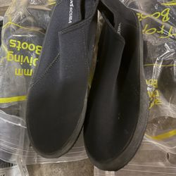 Special offer, 3 mm diving, wading shoes, can be used for diving, surfing, beach, fishing wading. Jet ski riding. Size 12.