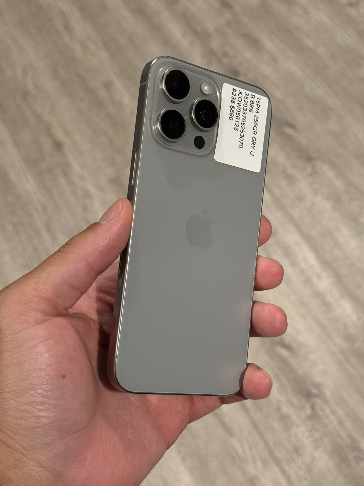 iPhone 15 Pro Max UNLOCKED - 256GB