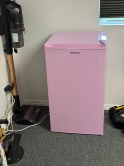 Pink Mini Fridge 3.2 CU FT