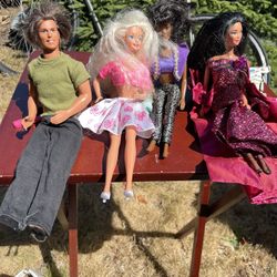 Barbies Vintage 90s w Lots of Outfits for Sale in Portland OR