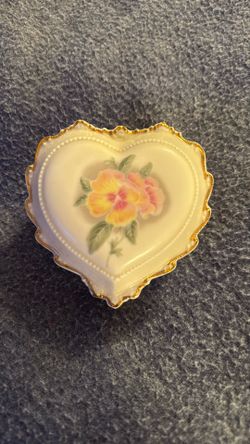 Beautiful Wind Up Music Trinket Heart Box