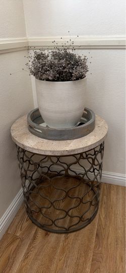 Accent table