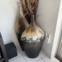 2 Big Vases With Floral Decor/ 2 Bucaros Grandes