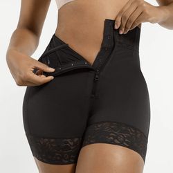 Black mid rise lifting shorts