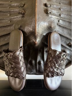 Men’s Bottega Veneta Cassette Leather Sandals – Size 43 (Used)