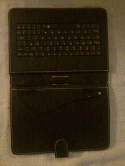 Tablet cover with keyboard