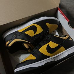 Nike University Gold/Black